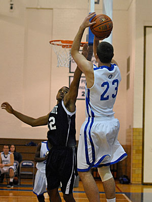 Men&rsquo;s Basketball: Wildcats Struggle with Turnovers in Loss to Central Penn