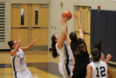 Lady Roaring Lions Defeat Hazleton, 68-58