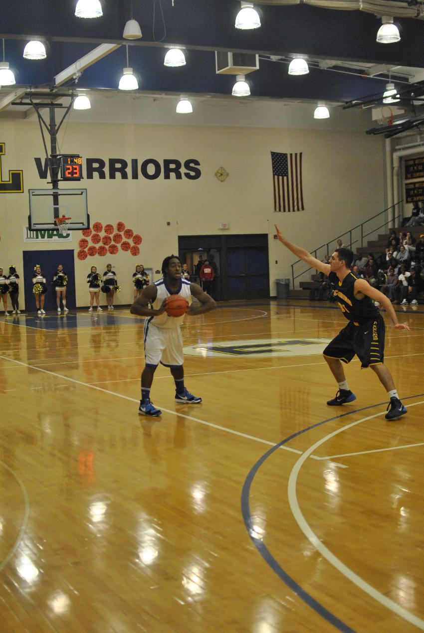 Men&rsquo;s Basketball: Mauck Sinks 15 in Loss to Rochester