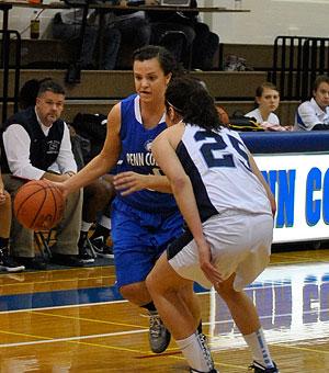 Worthington-Scranton Women edge out Penn College, 74-69