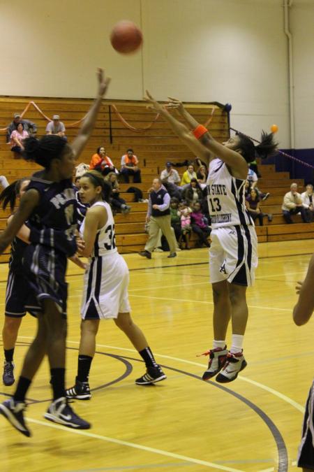 Women's Basketball Falls Short to Penn State Beaver, 68-61