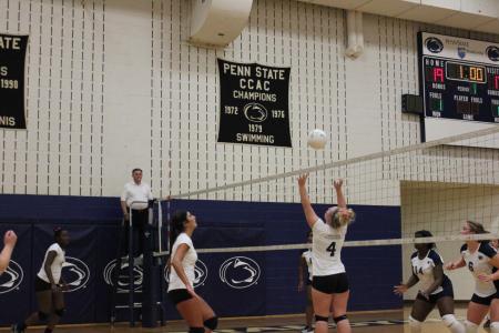 Women's Volleyball Goes 1-1 on Shortened Trip